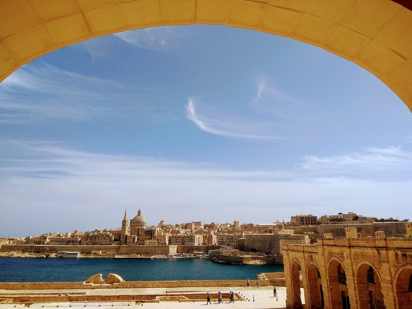 Trasferirsi a vivere a Malta: guida completa alla residenza e tassazione per persone